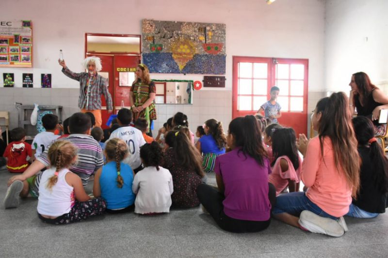 Autoridades del área de Educación visitaron una escuela de verano
